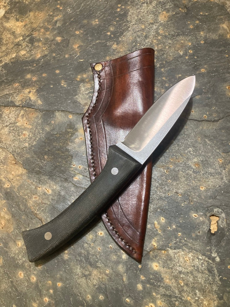 Drop point hunter/camp knife with leather sheath