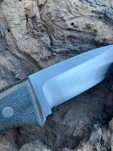 Drop point hunter/camp knife with leather sheath
