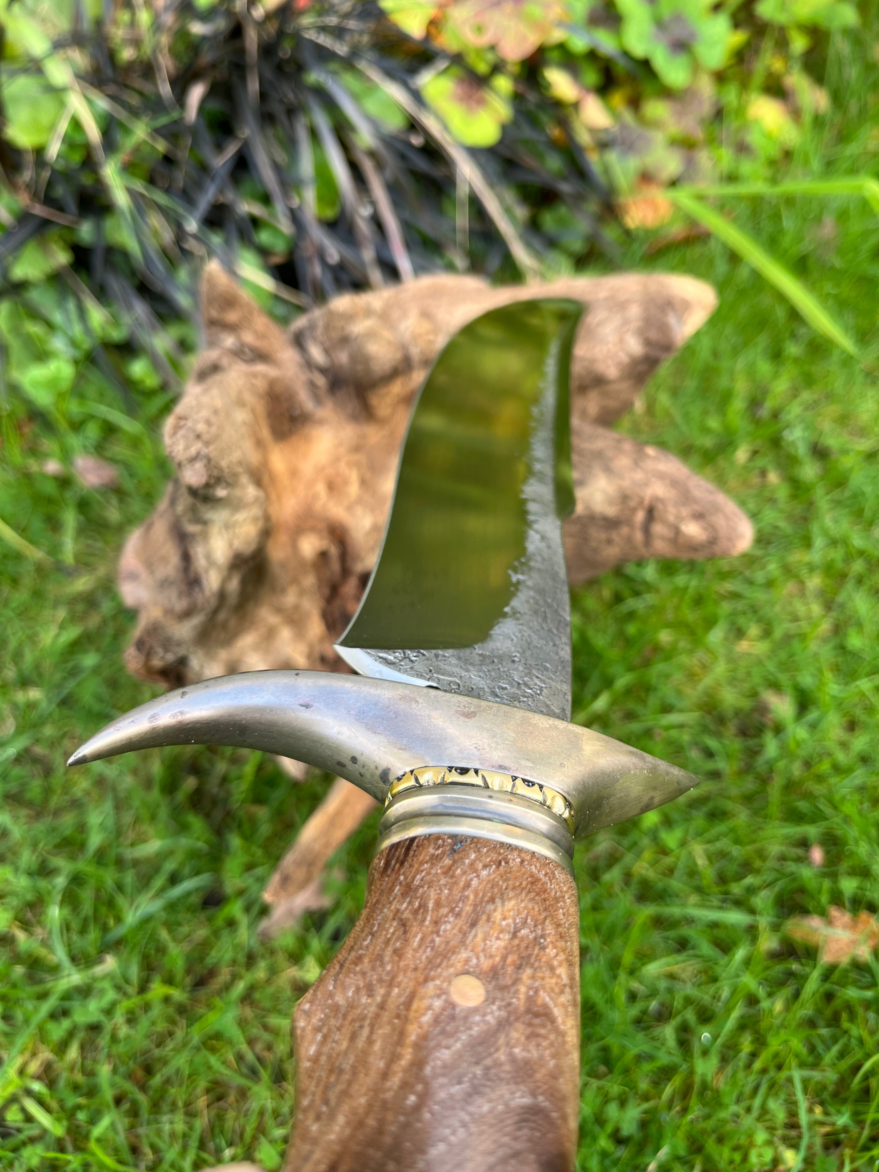 Large recurve bowie blade