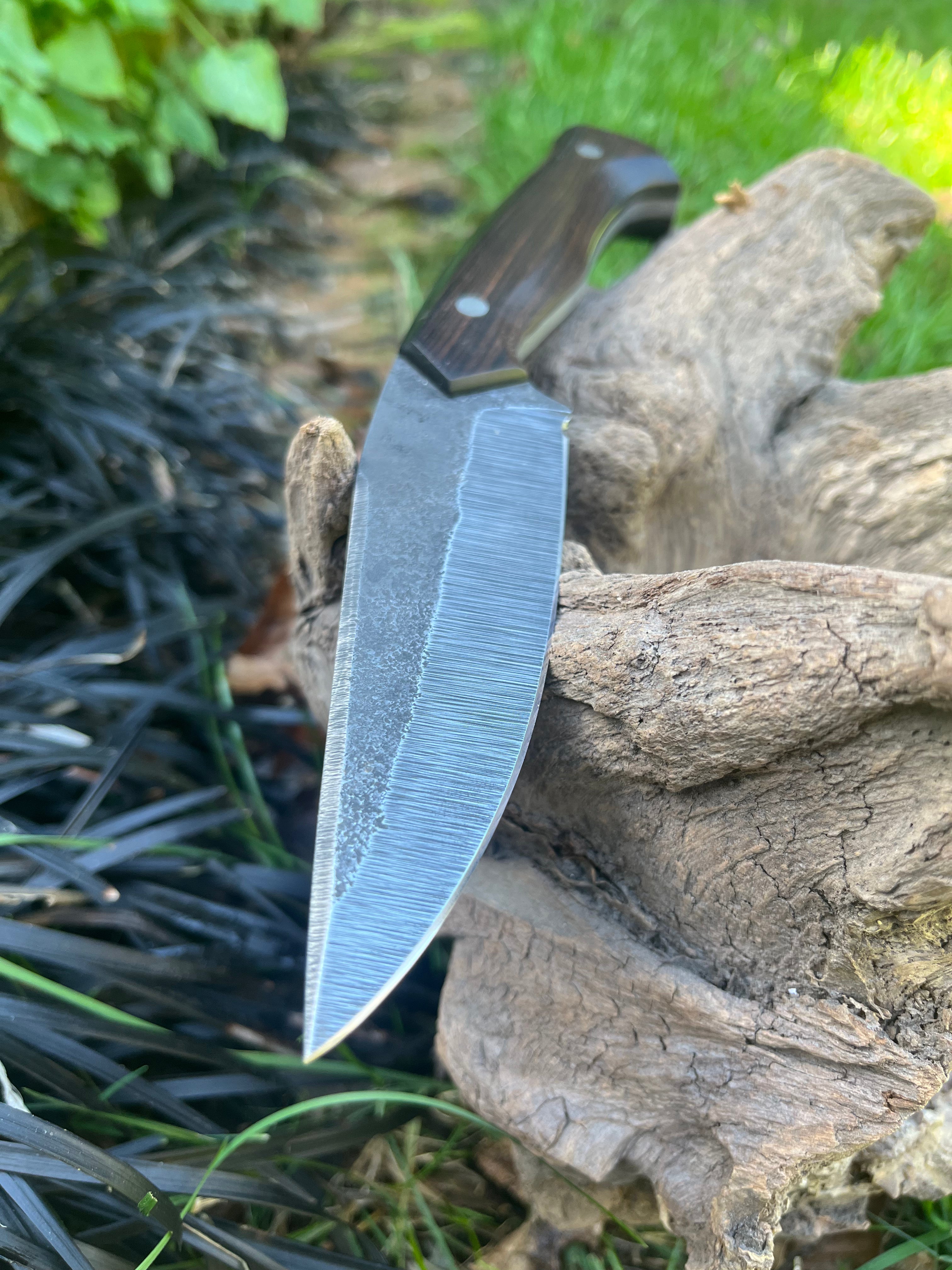 Medium sized hunting/camp knife