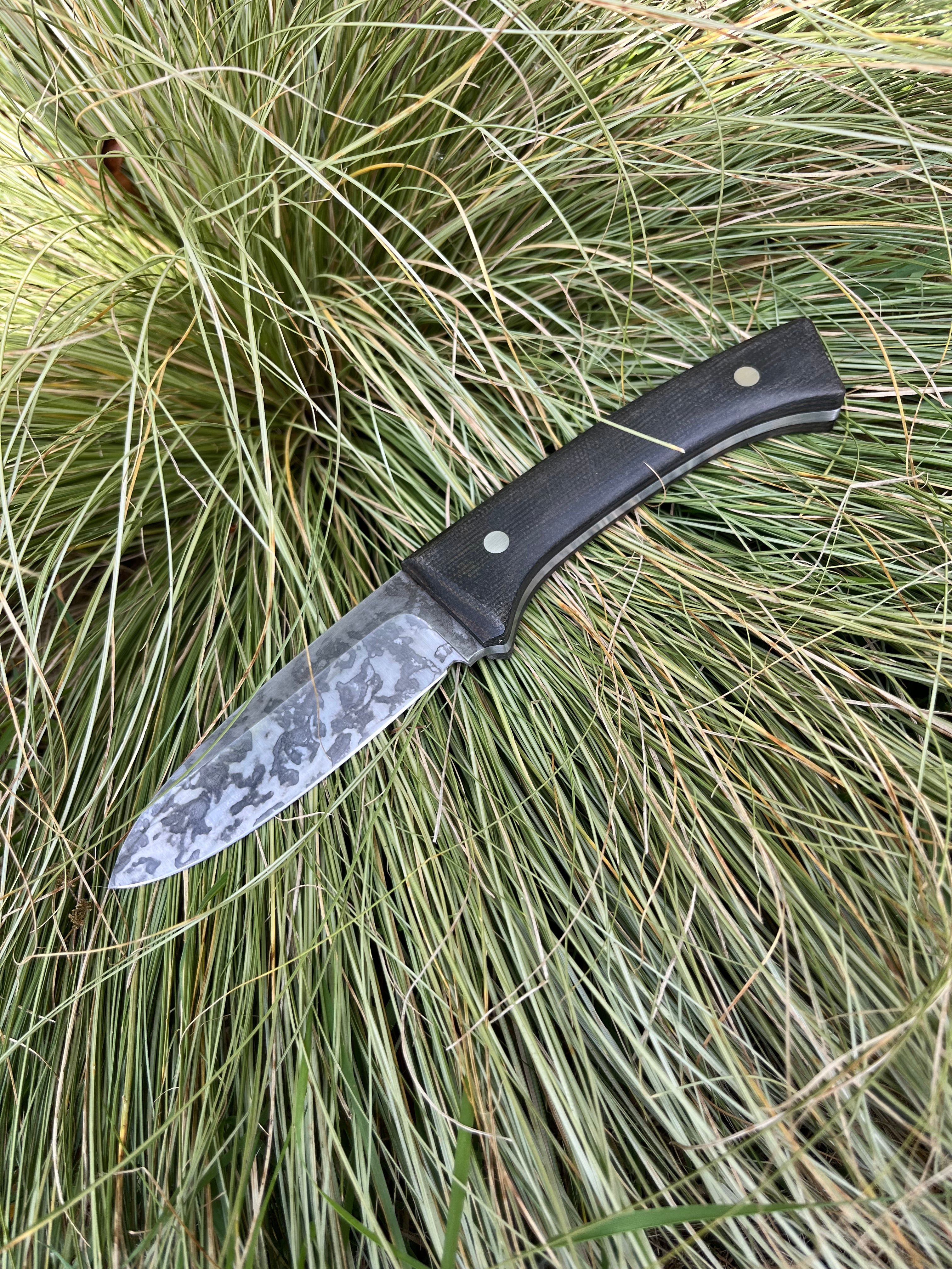 Drop point hunter/camp knife with leather sheath