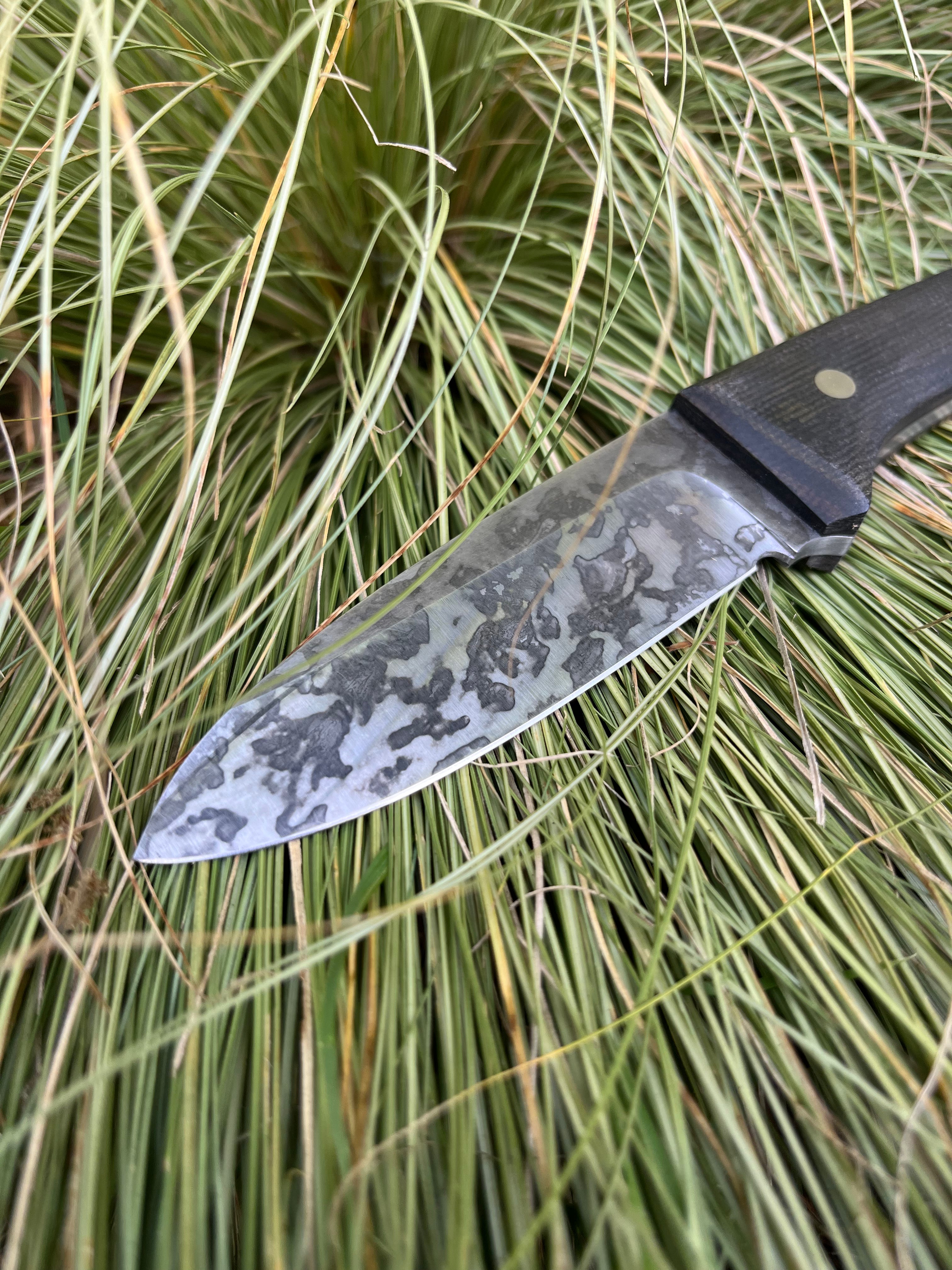 Drop point hunter/camp knife with leather sheath