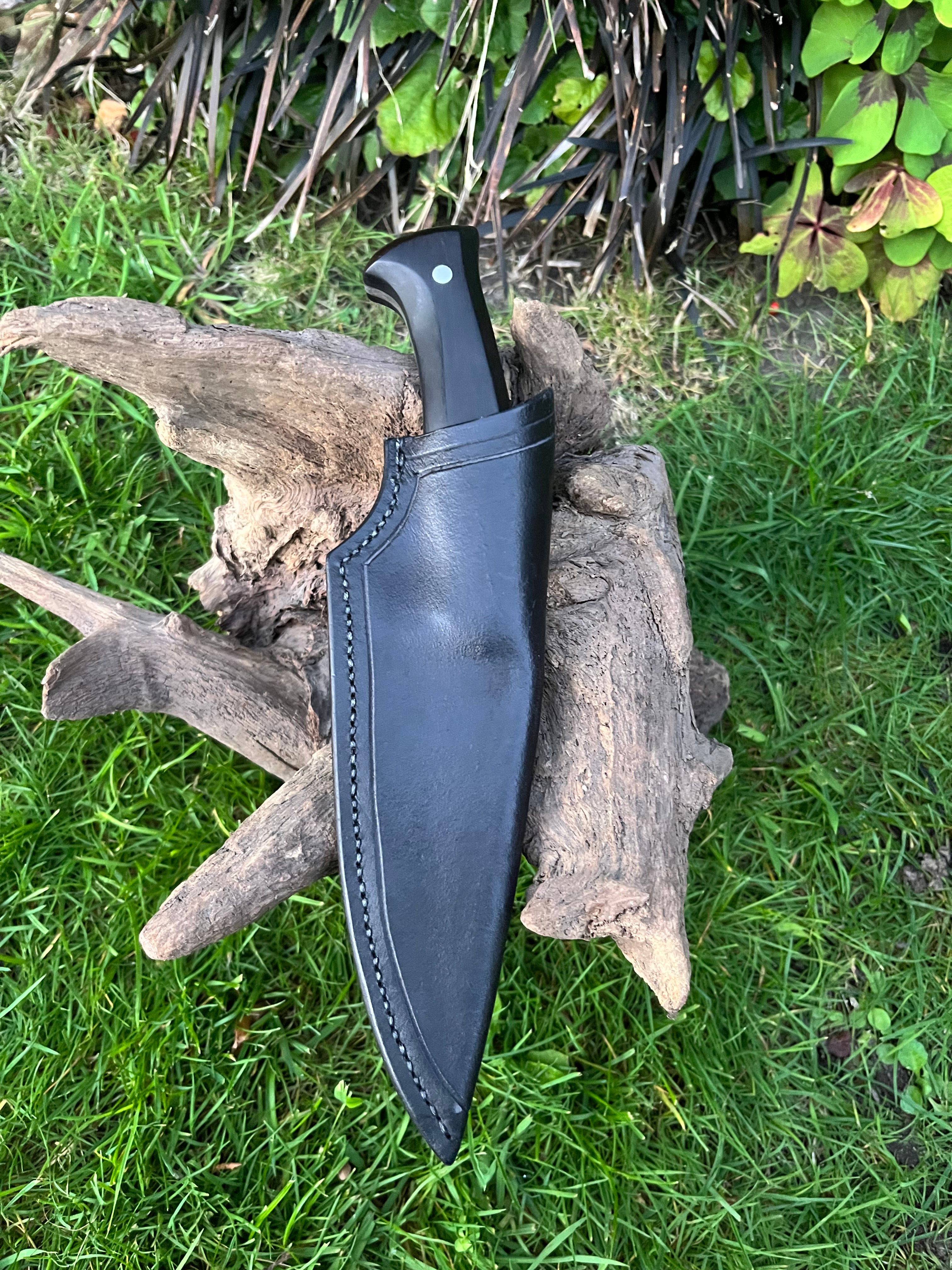 Medium sized hunting/camp knife