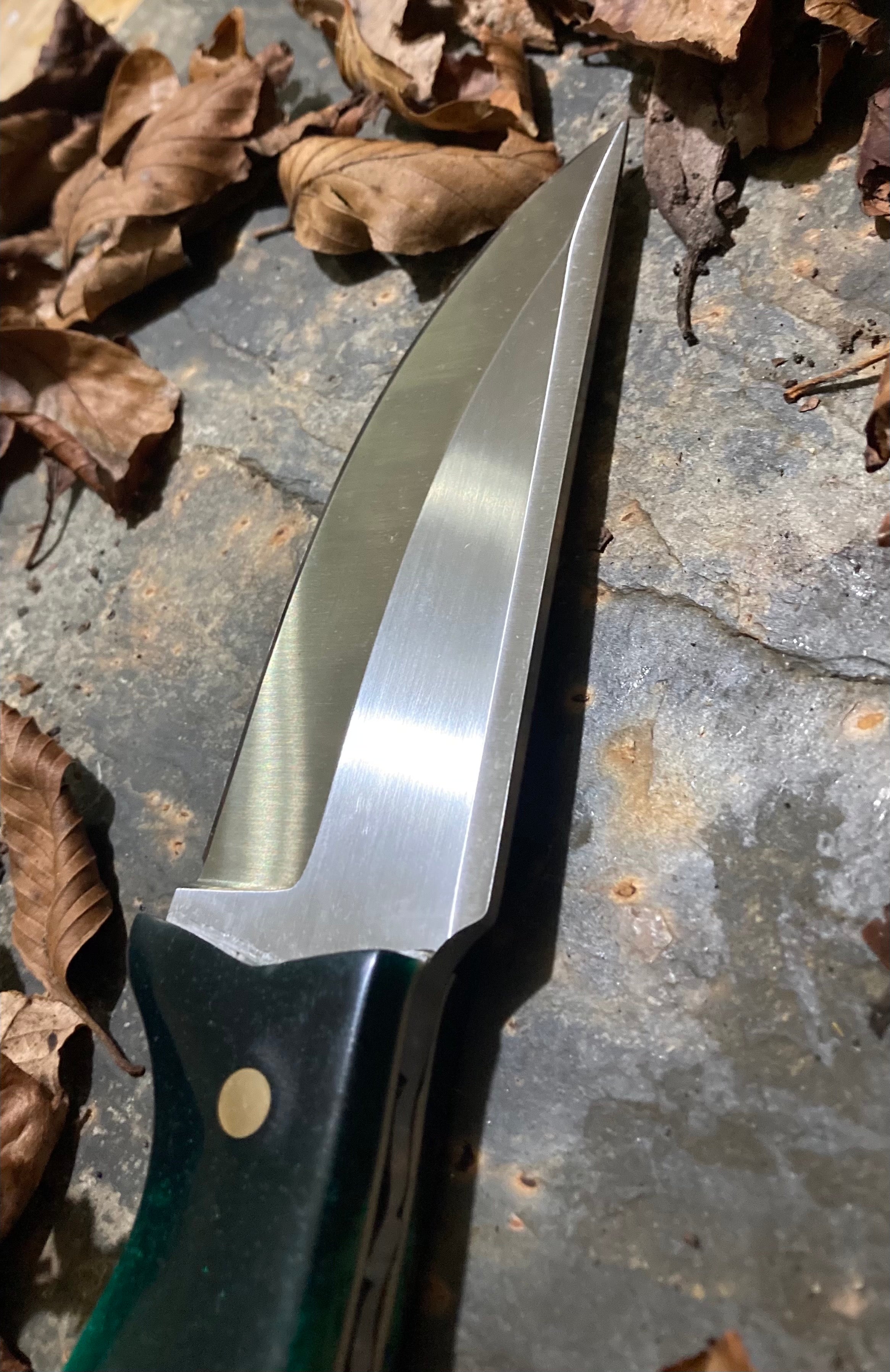Straight Back Hunting Knife - with sheath