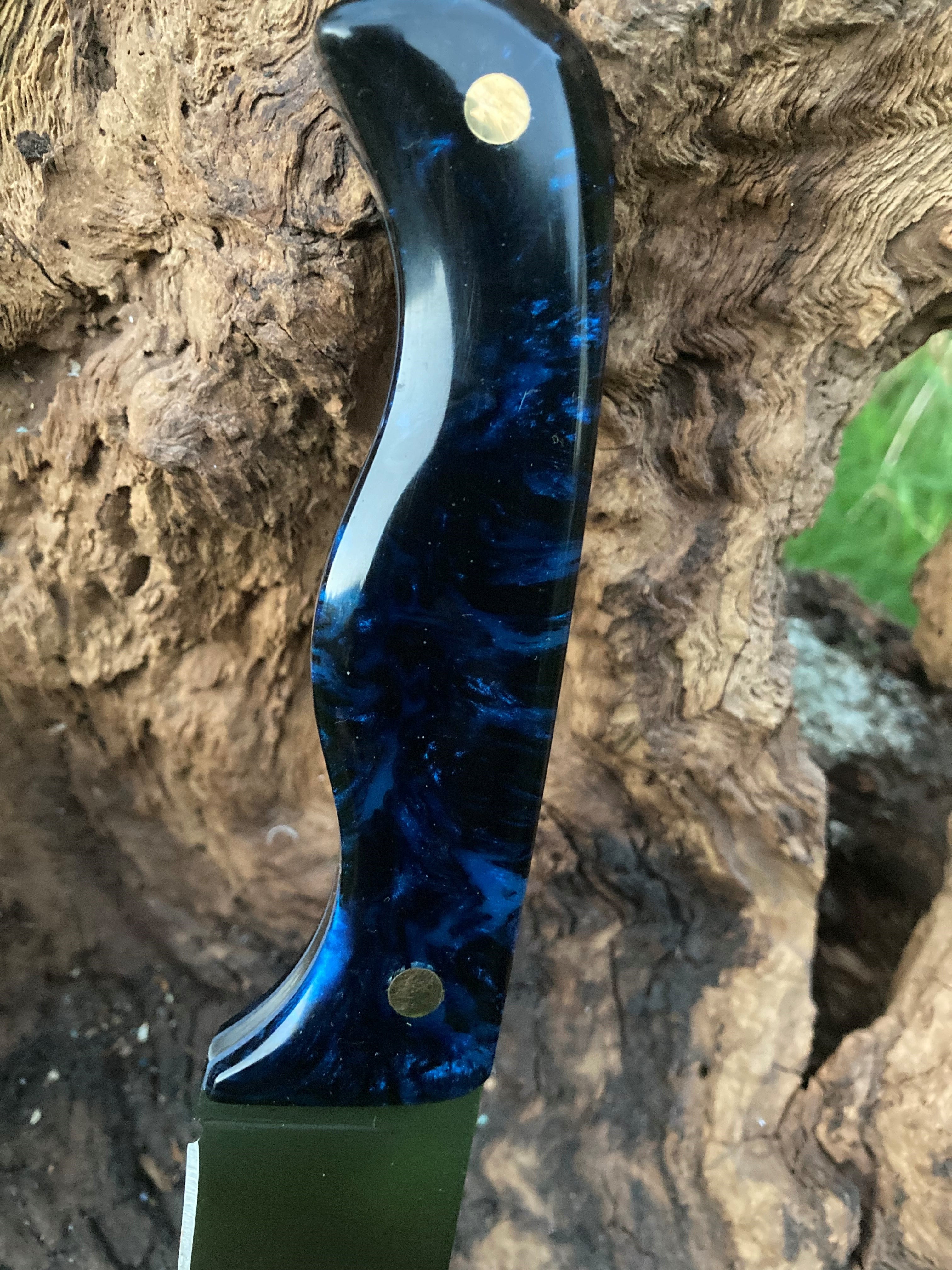 Straight Back Hunting Knife - Sheath included