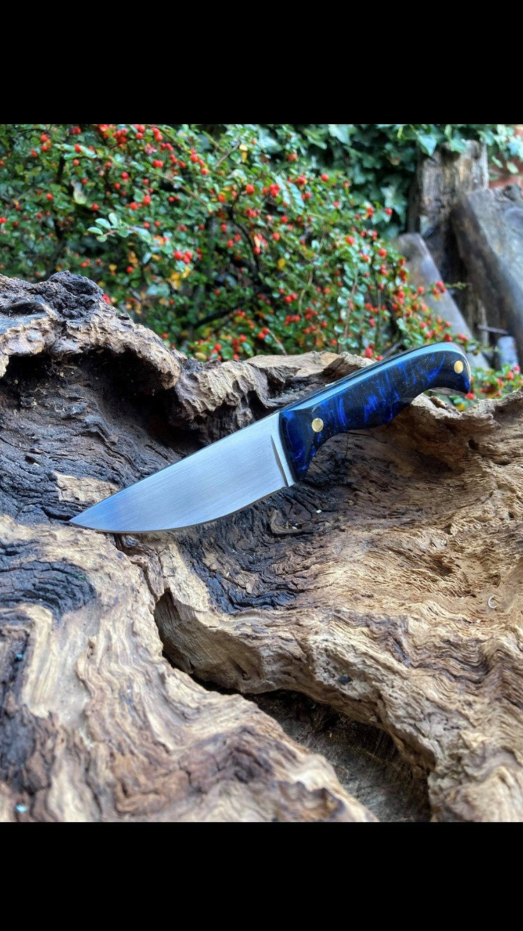 Straight Back Hunting Knife - Sheath included