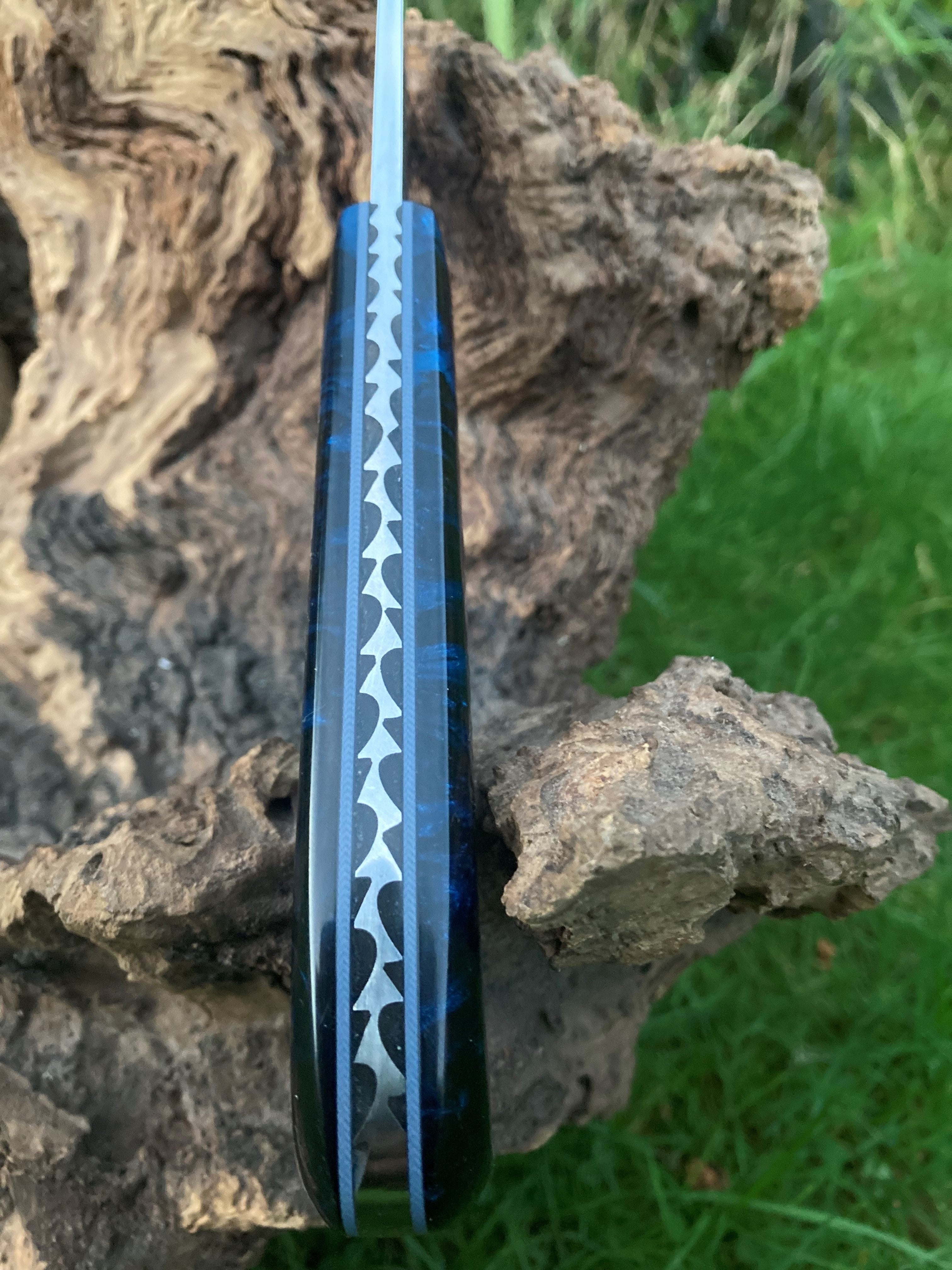 Straight Back Hunting Knife - Sheath included