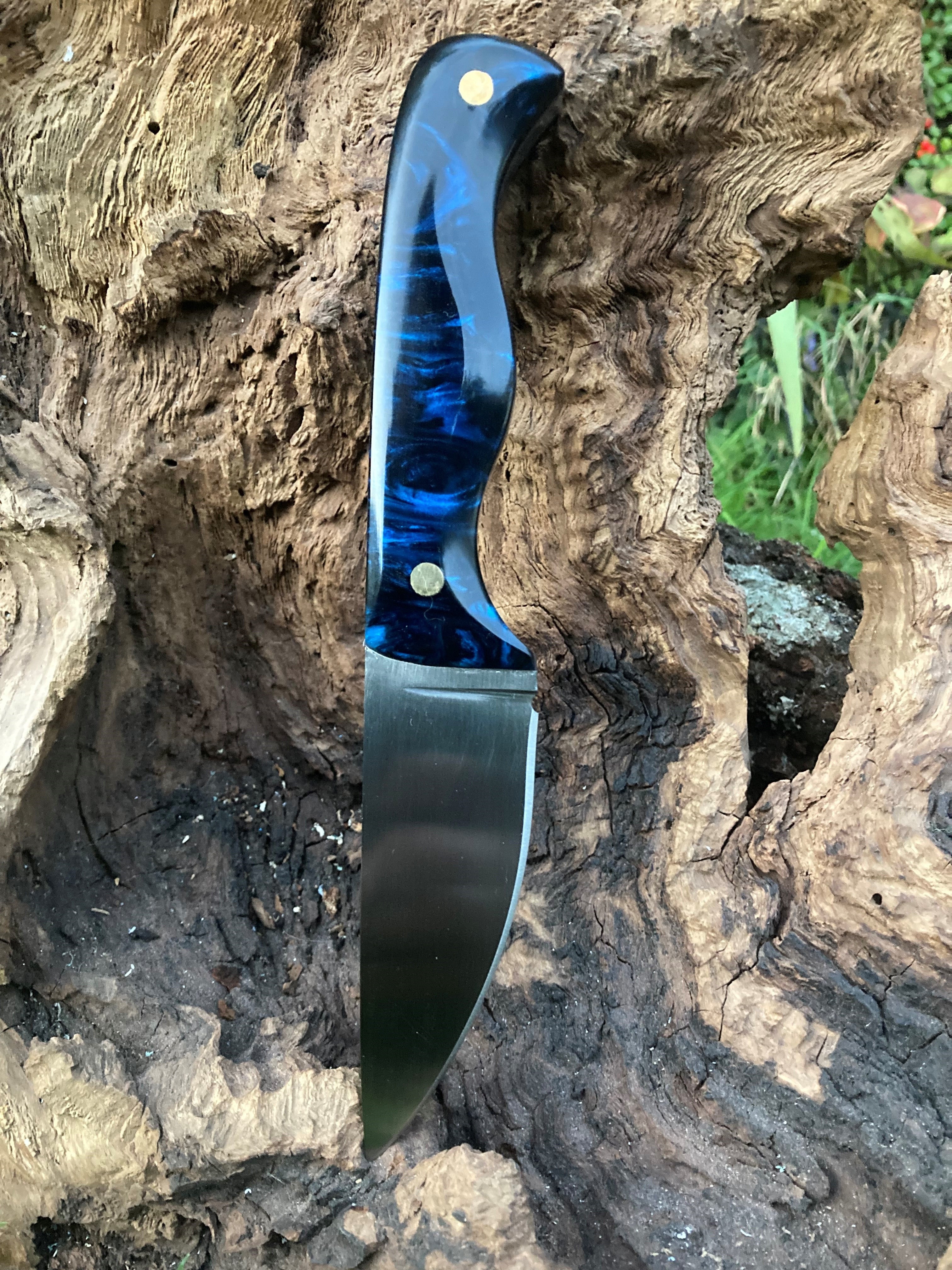 Straight Back Hunting Knife - Sheath included